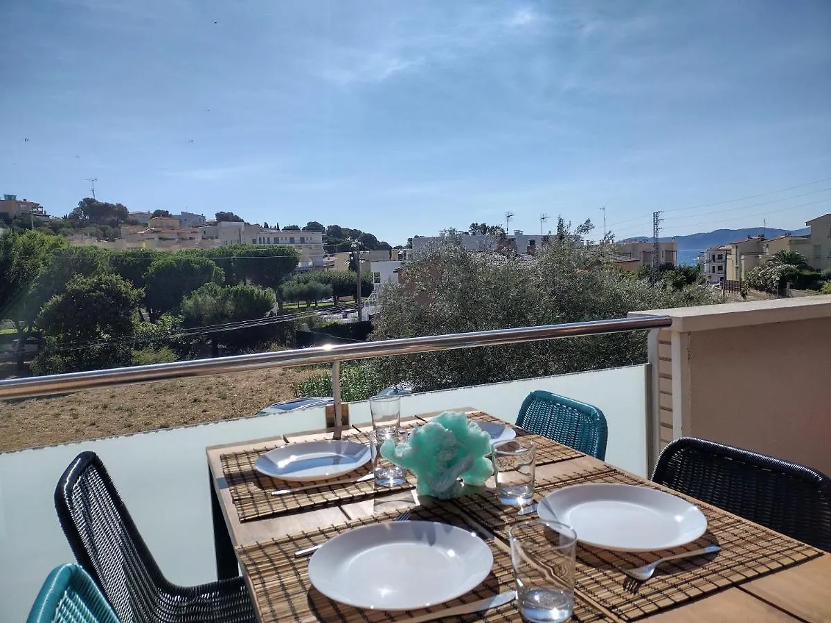 Encantador Apartamento familiar 4 px con Terraza, Parking y Wi-fi en Llançà España